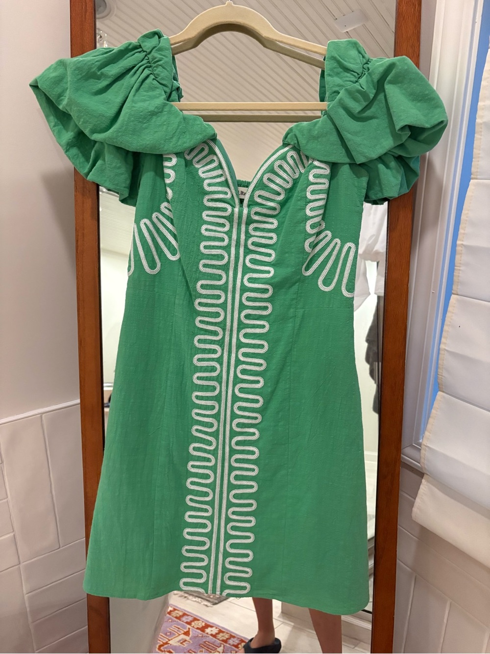 Untramarine Green Puff-Sleeve off the shoulder Embroidered Shift Dress size
S